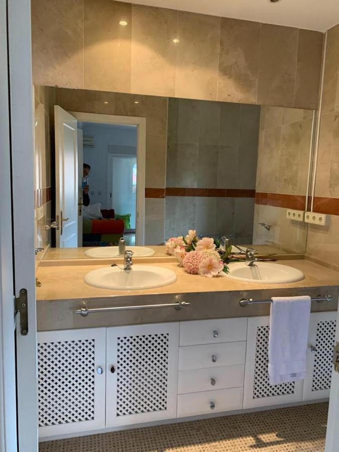 Chalet Con Piscina A 50 M De La Playa . Marbella Exteriér fotografie